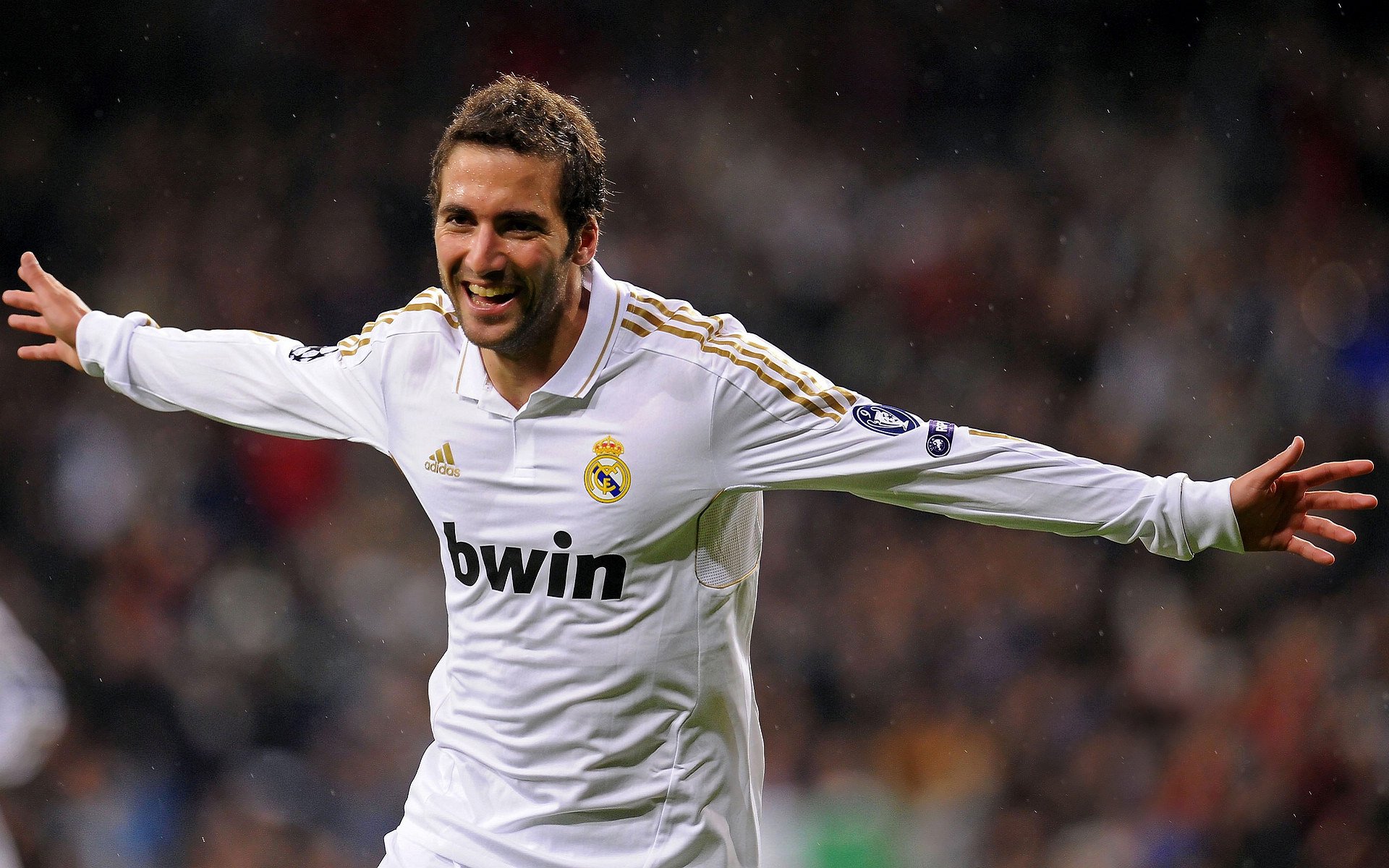 “切尔西决赛3–0胜PSG，捧首个扩军俱乐部世界杯冠军”