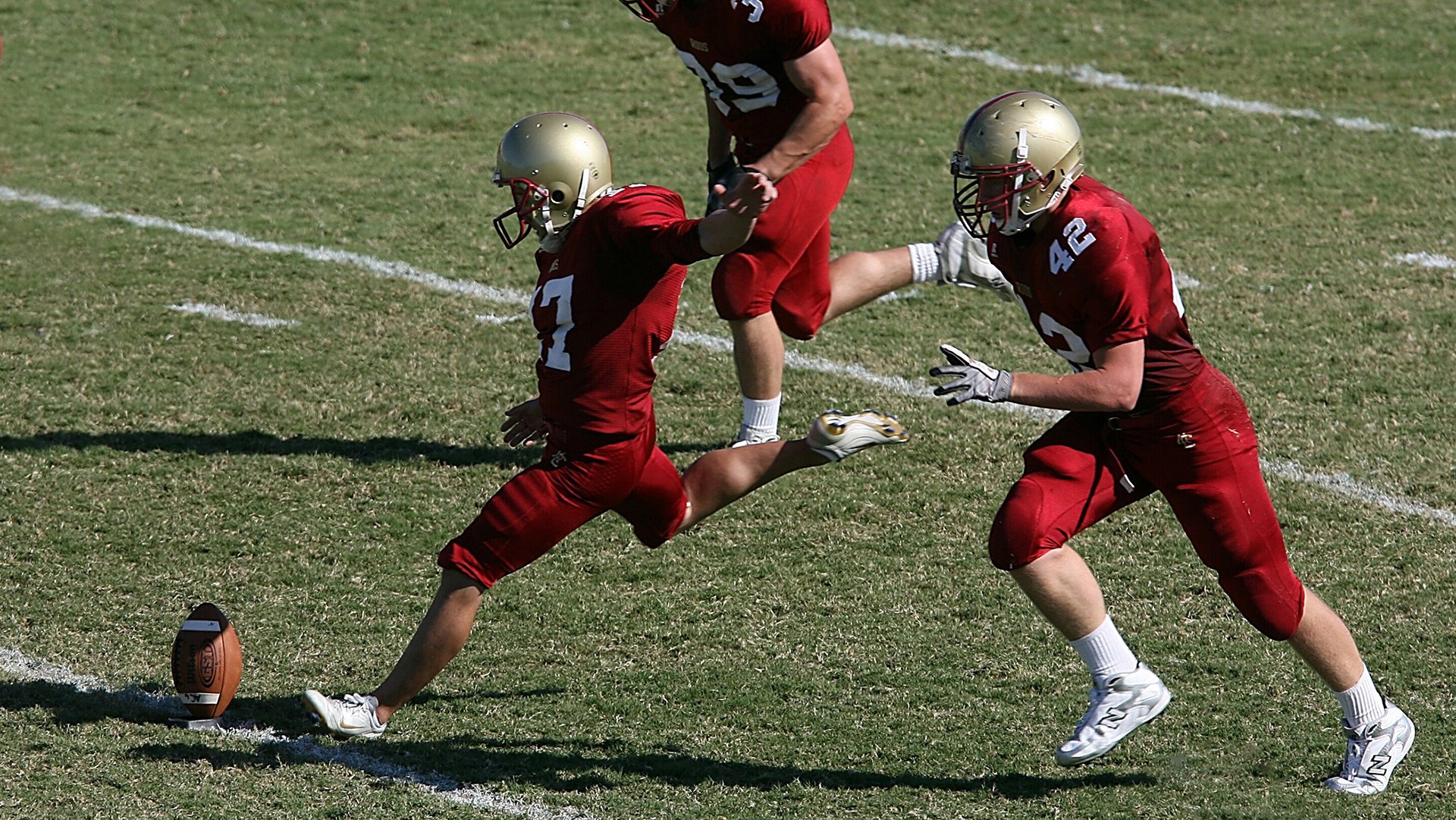 麦肯齐：凭借快速的节奏和精准的长传，他成为全黑队反击战术的核心